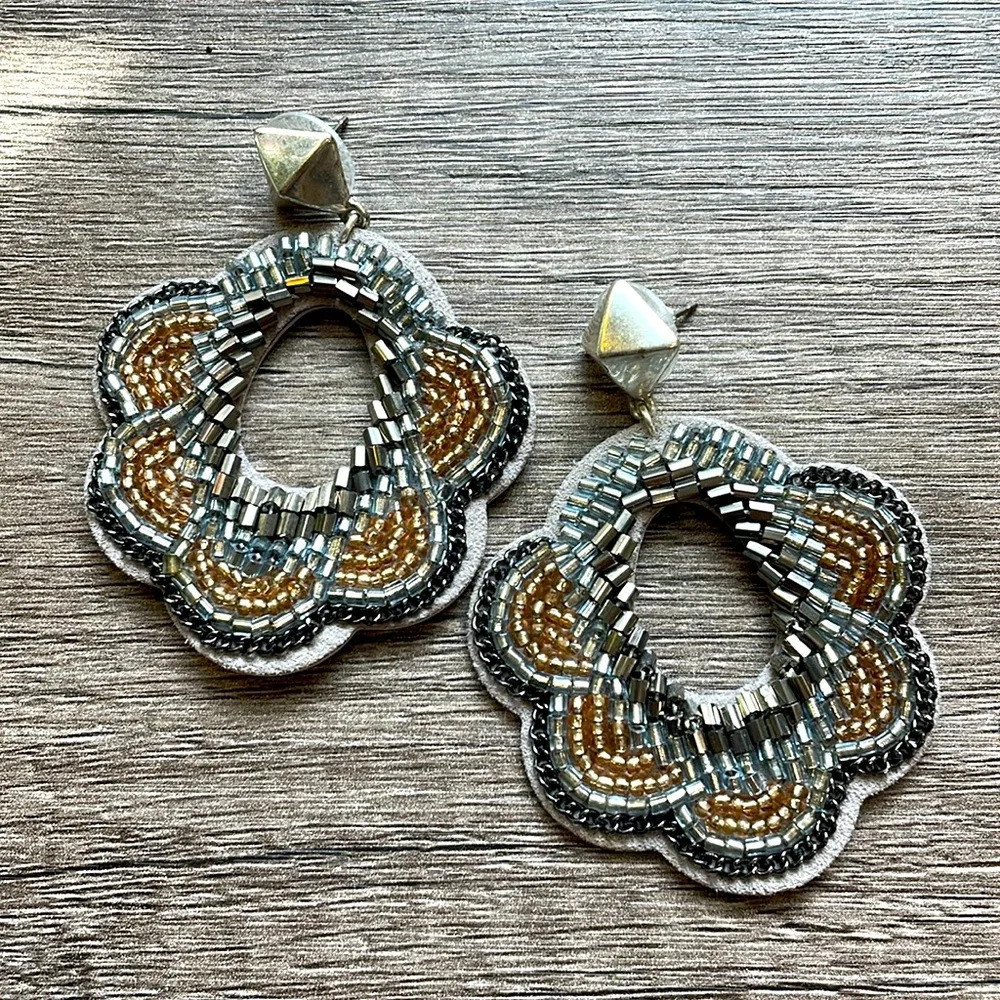 Stella & Dot Silver Bead Gray Dove Leather Lightweight Statement Earrings